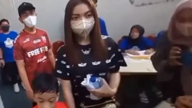 Selvi Ananda Pakai Tas Mewah Saat Temani Jan Ethes, Harganya Bikin Terbelalak