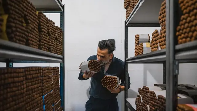 Jeremy Thomas Jadi Petani Tembakau