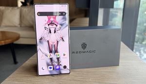 Boks penjualan Redmagic 11 Pro dan penampakan HP gaming baru Nubia. (Liputan6.com/ Yuslianson)