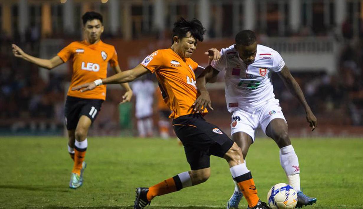 Greg Nwokolo hanya mampu mencetak lima gol di ajang Thai Pemier League. (www.sasana bectero.com)