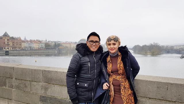 6 Potret Padu Padan Busana Eko Patrio Dan Istri Fashionable Dan Kompak Surabaya Liputan6 Com
