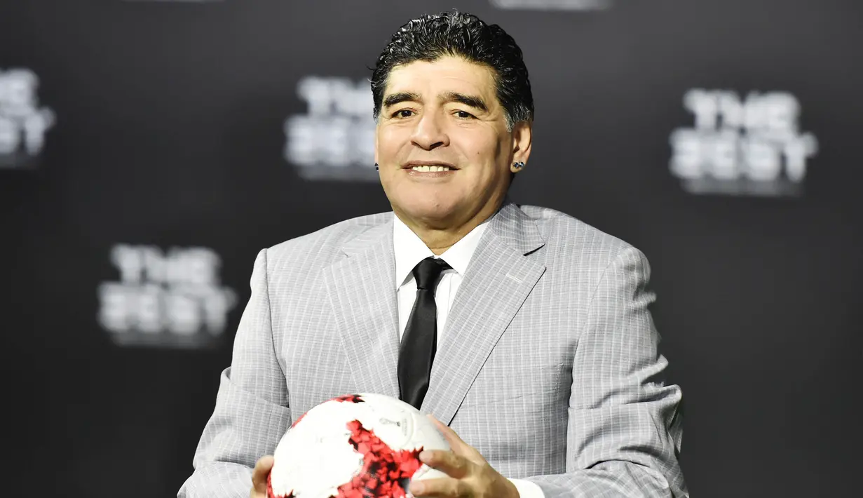 9. Diego Maradona - Legenda Argentina tersebut memerankan dua film dokumenter tentang dirinya sendiri yaitu "Maradona" dan "In the Hands of the Gods”. (AFP/Michael Buholzer)