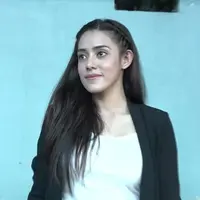 Pernah gagal dalam hubungan rumah tangga, Fairuz A Rafiq kabarnya punya pacar baru. Lalu, apakah mereka akan melangkah ke pelaminan?