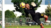 Tak Dapat Liverpool, Kiper Indonesia Minta Tanda Tangan Timnya
