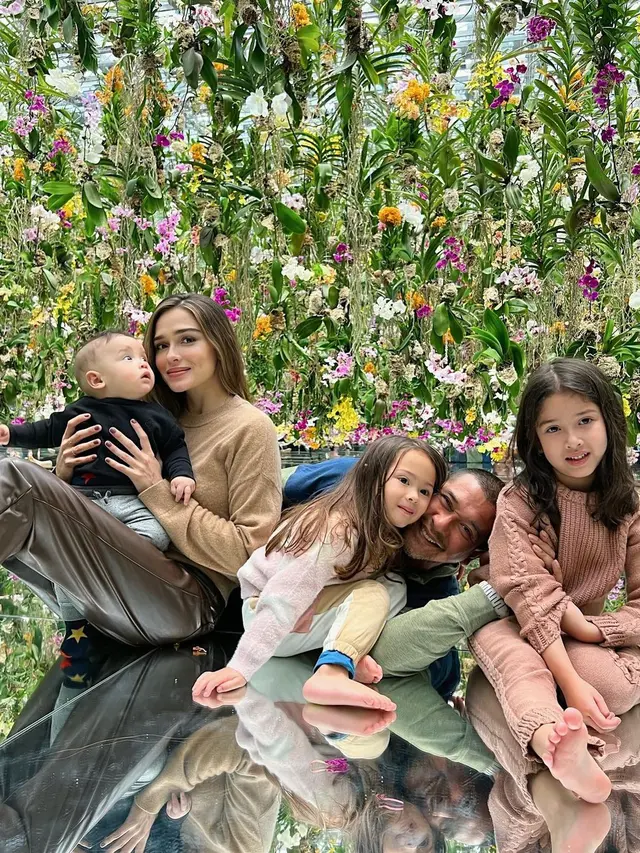 Yasmine Wildblood pelesir ke berbagai theme park di Jepang (Foto: IG yaswildblood)