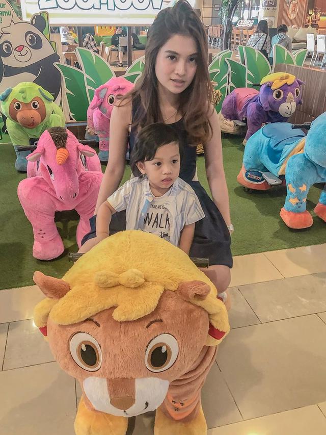 Jadi Single Mom, Ini 6 Potret Vinessa Inez bersama Buah Hati