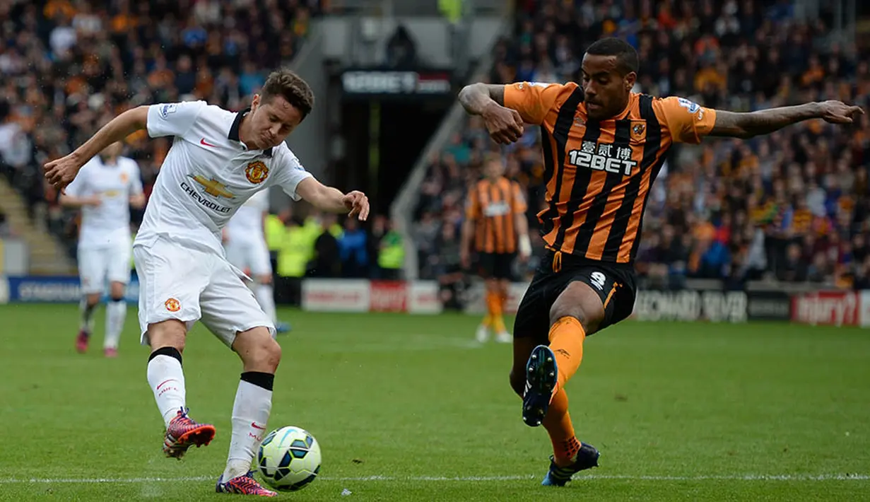 5. Manchester United menutup musim 2014/2015 dengan bermain imbang 0-0 melawan Hull. Setan Merah finis di posisi ke-4 dan berhak mengikuti kualifikasi Piala Champions. (AFP/Oli Scarff)