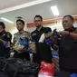 Bea Cukai Bandara Soekarno Hatta merilis temuan ketamine di bungkus kopi (Liputan6.com/Pramita Tristiawati)