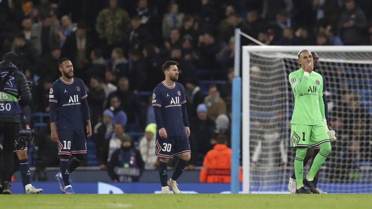 Foto: Lionel Messi Cs Kena Sembur, Manchester City Bungkam PSG di Liga Champions