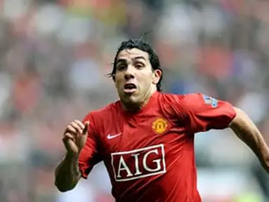 Manchester United's Argentinian forward Carlos Tevez in action during the EPL football match between Manchester United and Arsenal at Old Trafford, on May 16, 2009. AFP PHOTO/ADRIAN DENNIS