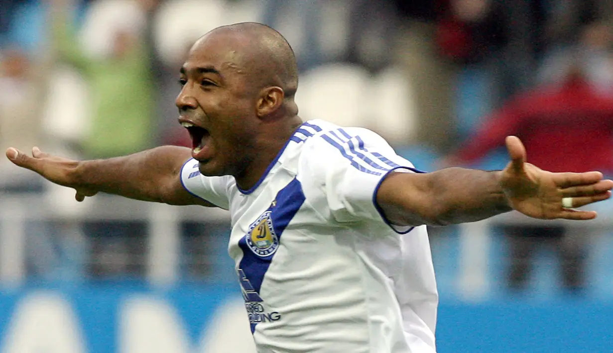 6. Diogo Rincon. Gelandang Dynamo Kiev asal Brasil ini mencetak gol saat laga berjalan 24,00 detik kala menghadapi Fenerbahce dalam babak kualifikasi Liga Champions 2006/07 putaran ke-3 di Kiev (9/8/2006). Hasil akhir, Dynamo Kiev menang 3-1 atas Fenerbahce. (AFP/Sergei Supinsky)