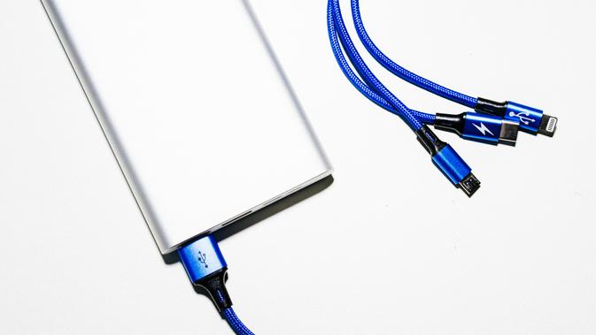 Powerbank Berapi Bakar Dinding Kabin Pesawat Scoot Saat Mengudara