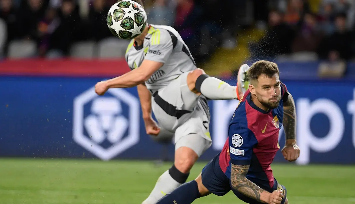 Bermain di markas sendiri, Barcelona tampil agresif. (Josep LAGO/AFP)