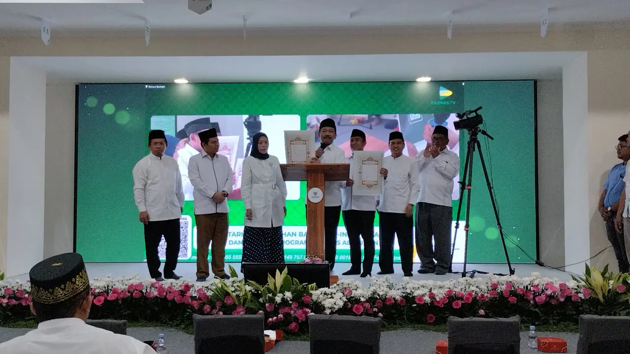 Badan Amil Zakat Nasional (BAZNAS) resmi melakukan kick off atau memulai Tarhib Ramadhan 1444 Hijriah berupa program menulis Al-Quran bersama.