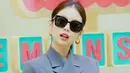 Memiliki banyak sudut, Square Sunglasses cocok untuk pemilik wajah bulat seperti Jennie BLACKPINK. (Instagram/ningwines).