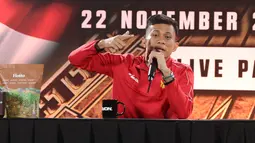 Pertarungan utama dalam Byon Combat Showbiz Vol. 6: Indonesia vs Malaysia II akan mempertemukan Ronal Siahaan vs Putra Abdullah. Tampak dalam foto, petarung Mixed Martial Arts (MMA) asal Indonesia, Ronal Siahaan saat memberi keterangan terkait Byon Combat Showbiz Vol. 6 di Tennis Indoor, Senayan, Jumat (21/11/2025). (Bola.com/M Iqbal Ichsan)