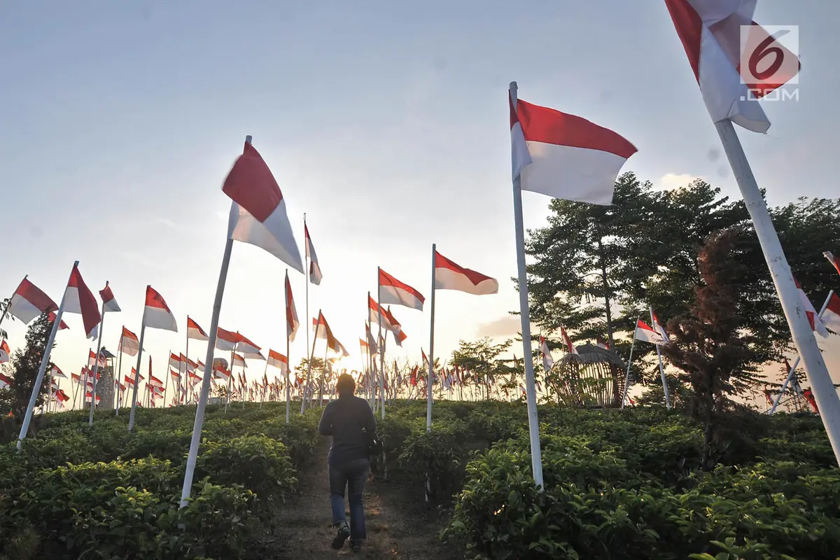 1.970 Bendera Merah Putih Berkibar di Lereng Gunung Lawu