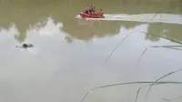 Penemuan Pekerja Perahu Eretan Yang Tewas Tenggalam Di Sungai Ciujung. (Kamis, 04/03/2021). (Dokumentasi Basarnas Banten).