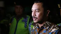 “Antre 2,5 jam tapi happy, karena ngantrenya bareng temen-temen Cameo Project, jadi ketawa mulu. Jadi di momen ini kayak merasa rakyat semua bersatu,” ungkapnya. (Adrian Putra/Bintang.com)