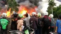 Pabrik garmen PT Starnesia di Jalan Cibodas Kota Tangerang terbakar (Pramita Tristiawati/Liputan6.com)