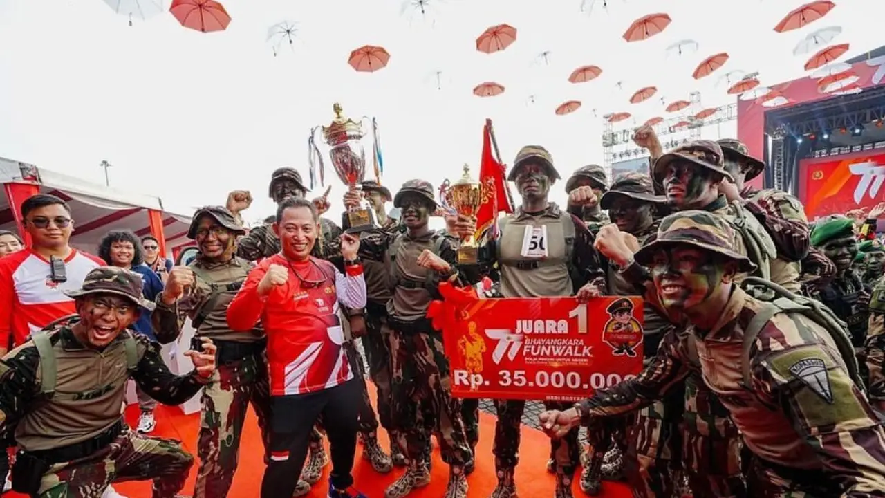 Kapolri Jenderal Listyo Sigit Prabowo saat menghadiri beragam acara HUT Bhayangkara ke-77.