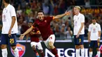 Pemain AS Roma, Alessandro Florenzi, merayakan golnya ke gawang Hellas Verona saat berlaga di Stadion Olimpiade, Roma (27/9/2014). (REUTERS/Tony Gentile)