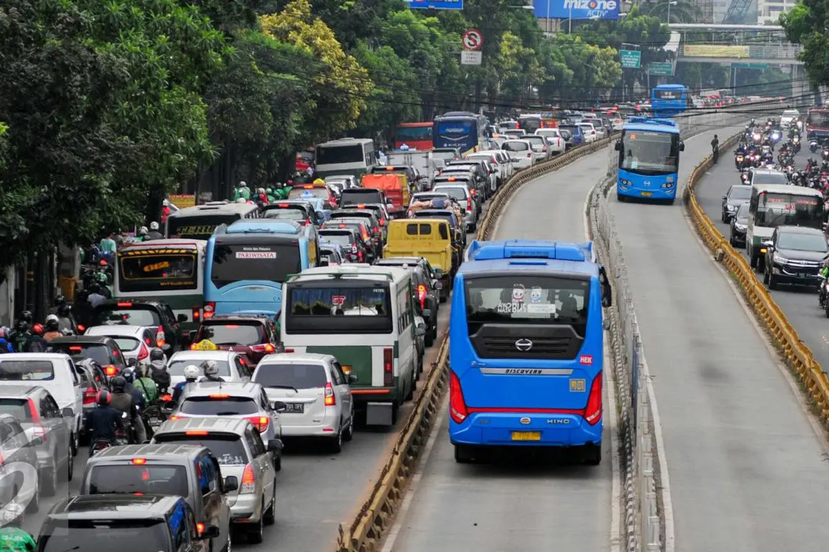 [Bintang] Aturan Ganjil Genap Diperluas, Saatnya Manfaatkan TransJakarta