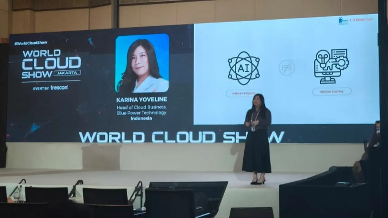 Head of Cloud Business Blue Power Technology Karina Yoveline Memaparkan Materi AI Generatif dalam Acara World Cloud Show