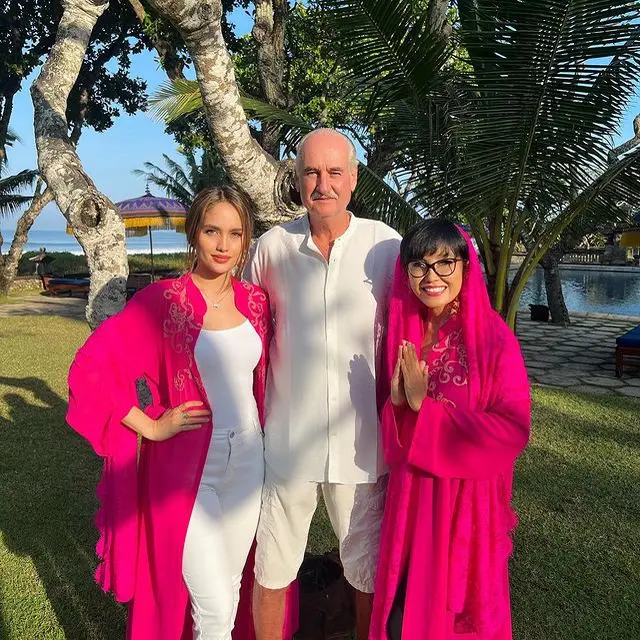 6 Artis Ini Hidup Jauh dari Orangtua, Ada yang Baru Bertemu Setelah 10 Tahun
