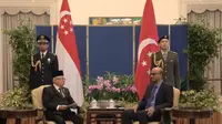 Wakil Presiden (Wapres) Ma’ruf Amin, bertemu dengan Presiden Republik Singapura Tharman Shanmugaratnam di Istana Presiden Singapura, Senin (11/12/2023).