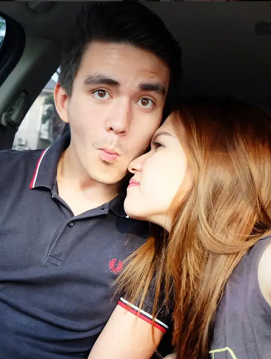 'The Apple Of My Eye,' tulis Michelle pada salah satu foto kemesraanya dengan Christ Laurent. (viainstagram@michelejoan_/Bintang.com)