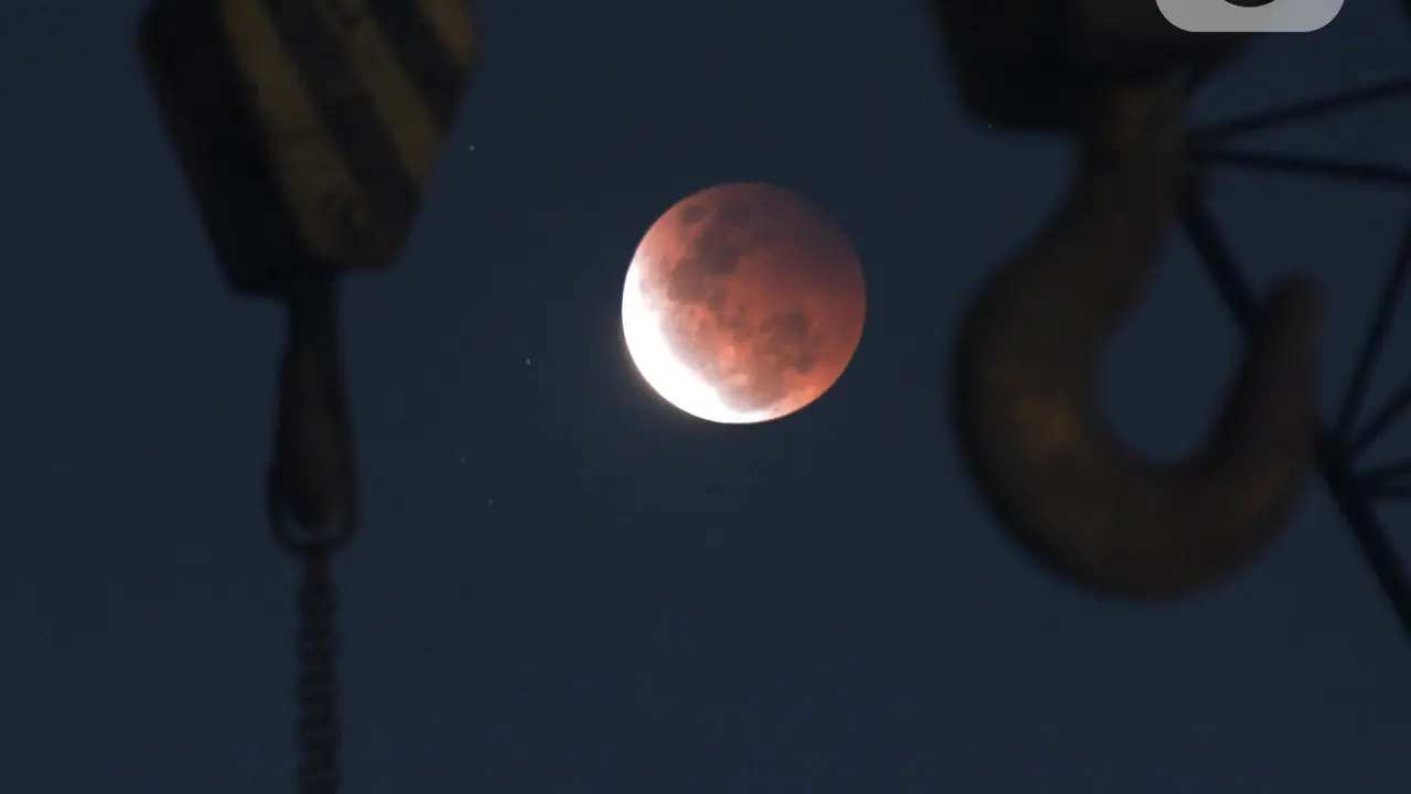 Gerhana Bulan Total di Cilincing