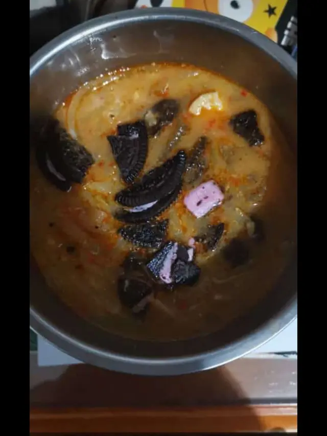 7 Potret Cara Nyeleneh Orang Makan Biskuit Ini Bikin Geleng Kepala