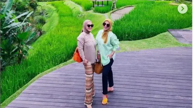 Syahrini istri Reino Barack bertemu ibunda dan Aisyahrani sang adik di Bali (Foto: instagram princessyahrini)