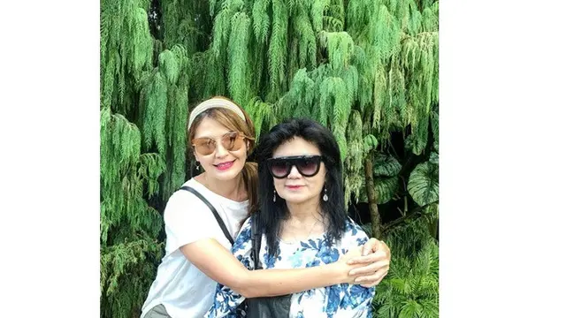 6 Potret Kebersamaan Tamara Bleszynski dan Ibunda, Ungkap Rasa Khawatir