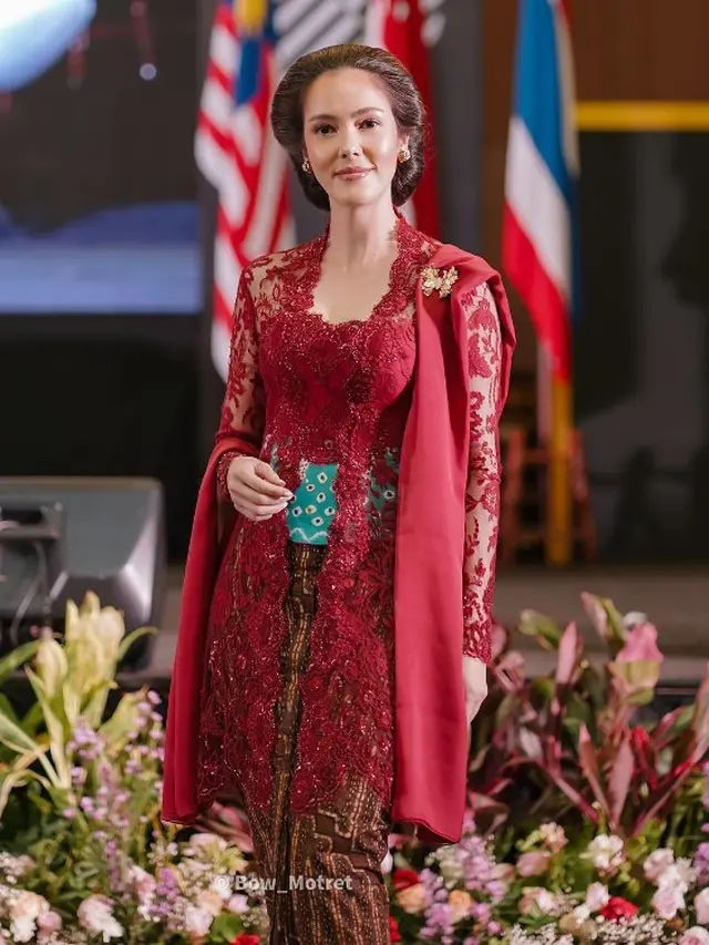 Cathy Sharon kenakan kebaya (Instagram/cathysharon)