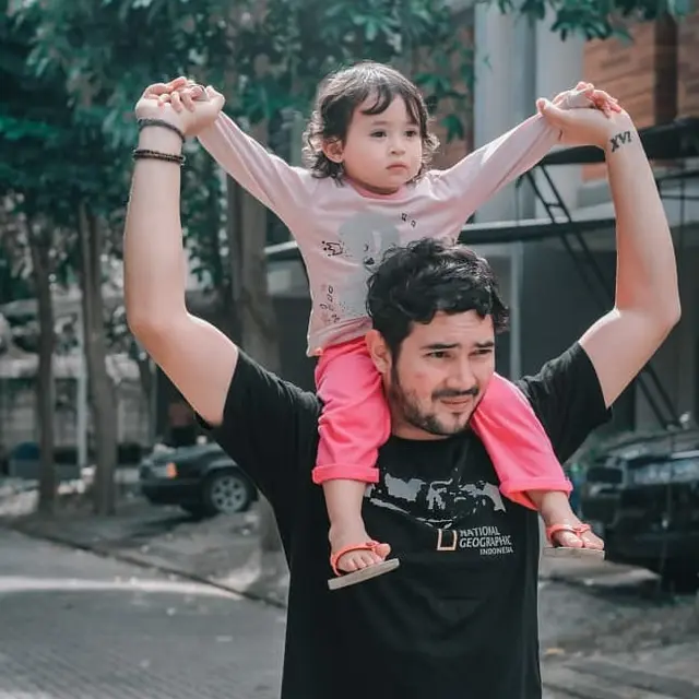 Donny Michael bersama anak (Foto: Instagram/@donnymichael)