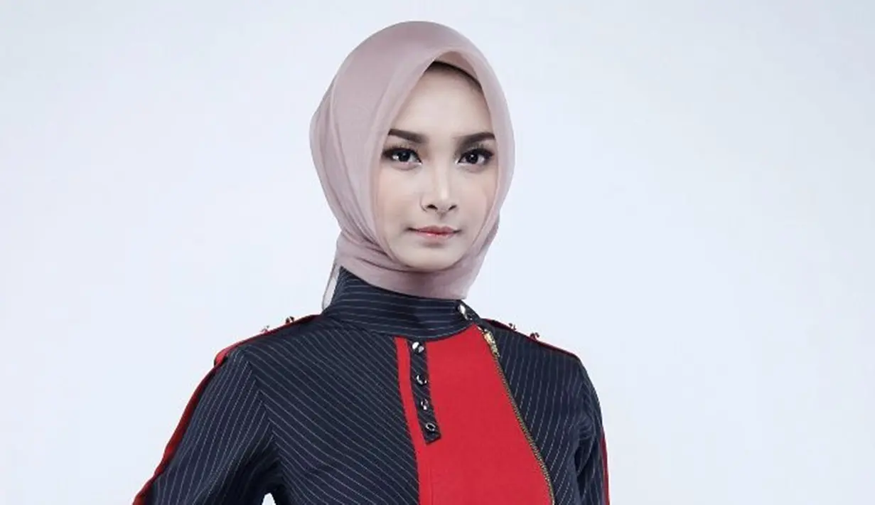 Puteri Indonesia Jawa Timur 2019,  Bella Putri Ekasandra , gadis cantik kelahiran Balikpapan 13 mei 1999. Selain Modeling, Bella memiliki hobi menyanyi dan travelling.(Liputan.com/IG/@bellasandraaaa)