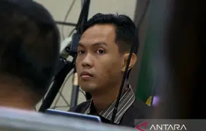 Pinjam Uang Istri hingga Pakai Dana Sekolah Anak untuk Setor ke Bupati Cilacap