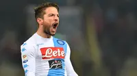 Diberitakan Metro.co.uk, Manchester United tertarik untuk mendatangkan penyerang Napoli, Dries Mertens. Pria asal Belgia tersebut diproyeksikan Jose Mourinho untuk menggantikan posisi Wayne Rooney. (AFP/Giuseppe Cacace)