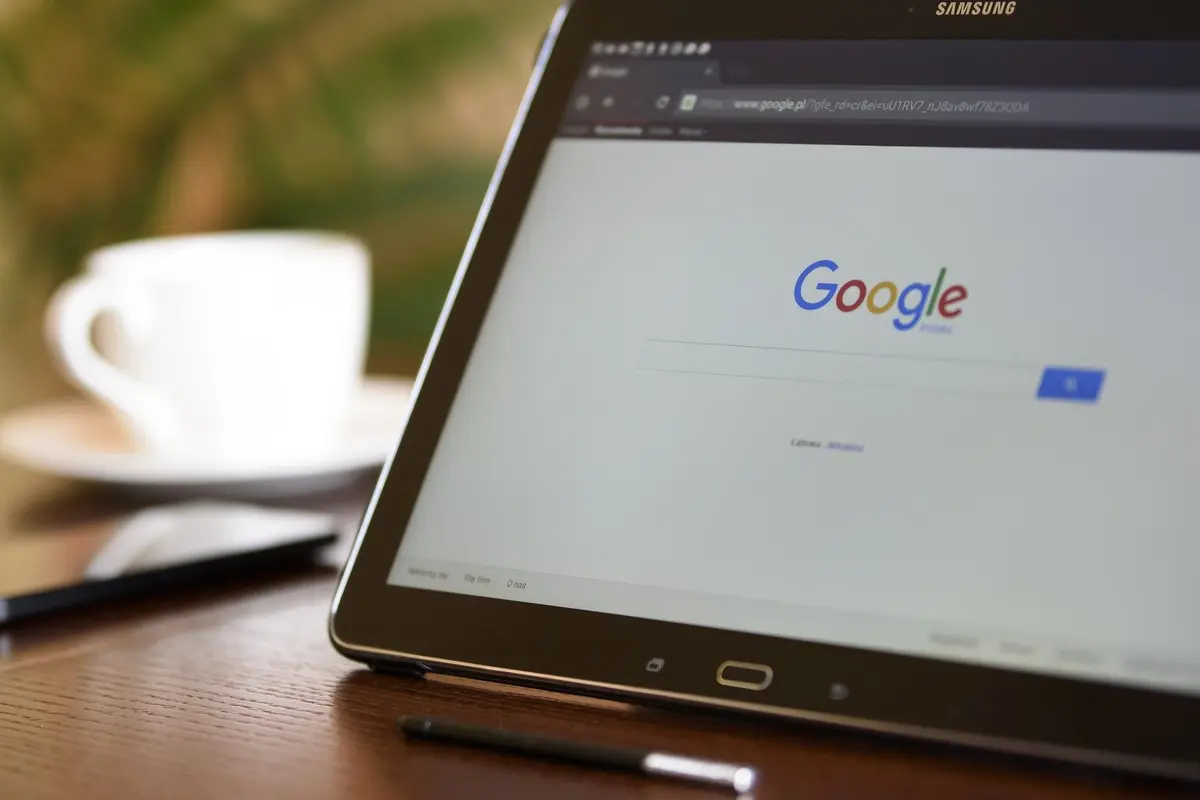 Ilustrasi Mesin Pencari, Google Search