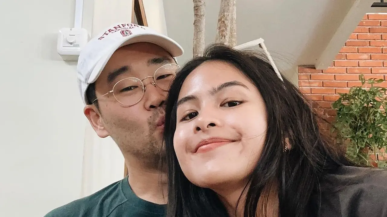 Maudy Ayunda dan suami (Instagram/maudyayunda)
