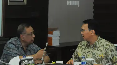 Suasana rapat persiapan menghadapi musim hujan dan antisipasi banjir di Kantor Kementerian PU dan Perumahan Rakyat, Jakarta, Senin (15/12/2014). (Liputan6.com/Herman Zakharia)