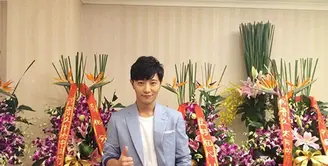 Jin Goo menikah dengan Kim Jin Hye di bulan Agustus tahun 2014, kini sudah memiliki dua orang anak. Anak ke-2 mereka baru saja lahir pada beberapa hari lalu. (Instagram/actor_jingoo)
