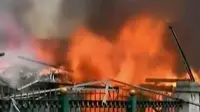 Kebakaran Kembangan menghanguskan puluhan rumah warga. 