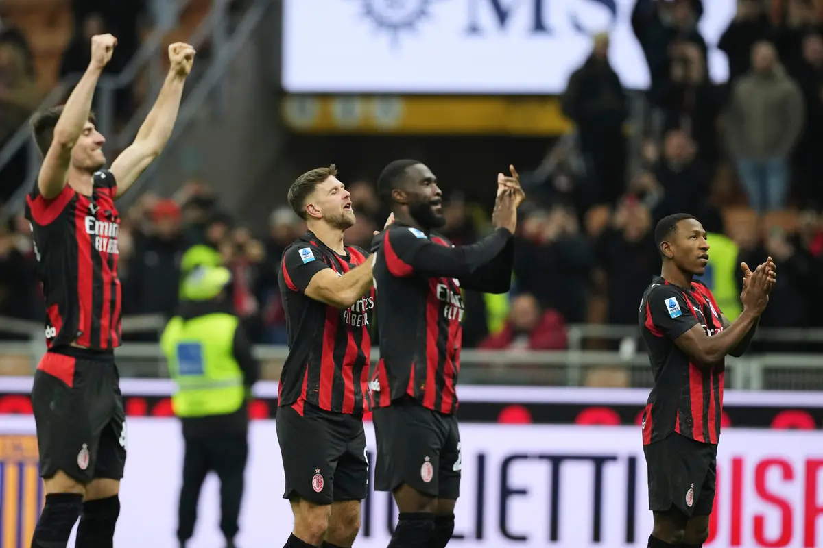 Skuad AC Milan merayakan kemenangannya melawan Lecce di pekan ke-21 Liga Italia 2025/2026 di San Siro, Senin (19/01/2026) dini hari WIB.