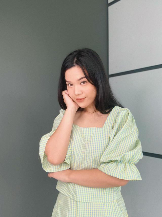 Hobi Menjahit, Ini 7 Potret Sinta Keong Racun dengan Baju Buatannya