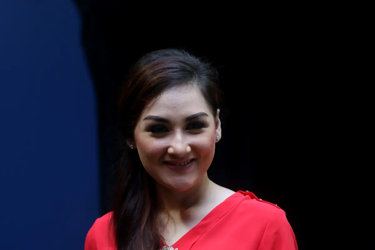 [Bintang] Mona Ratuliu