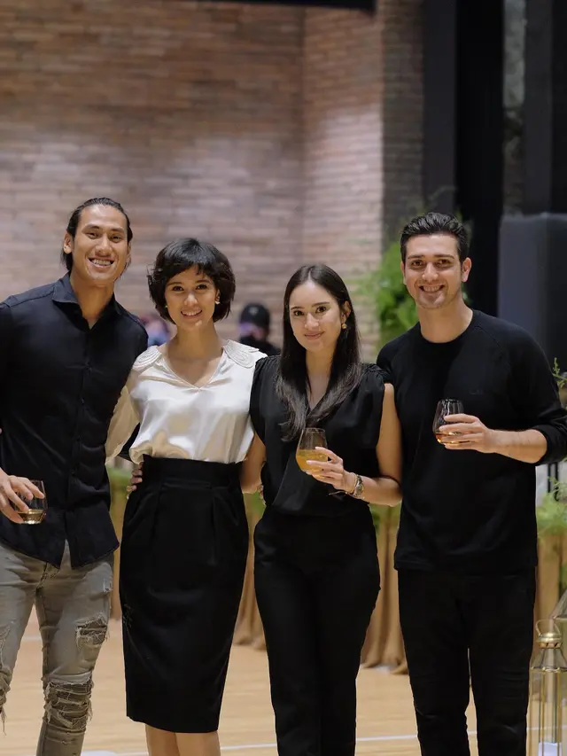 Saudara Tiri, Ini 7 Potret Kompak Fachry Albar Bersama Sean Galael