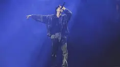 Suga BTS mengunggah berbagai momen selama konser di Jakarta dalam akun Instagram terverifikasinya. Dirinya memperlihatkan momen selama berada di atas panggung baik itu saat melakukan rehearsal ataupun konser. (Liputan6.com/IG/@agustd)